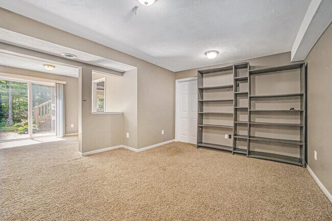 Building Photo - 1855 Pine Bluff Dr
