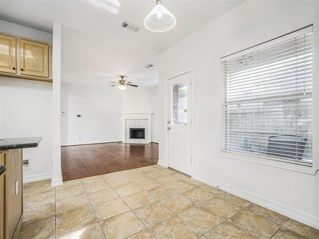 Building Photo - 1827 Senca Springs Ct