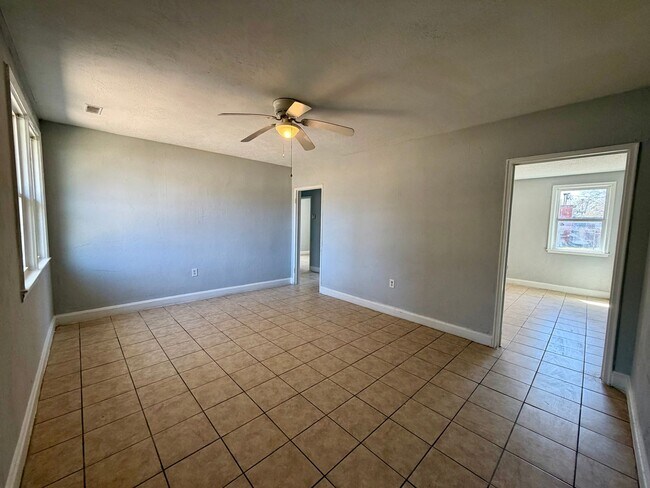 Building Photo - 634 Miller Rd