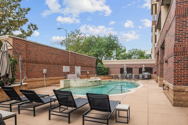 Building Photo - 505 Bastrop St