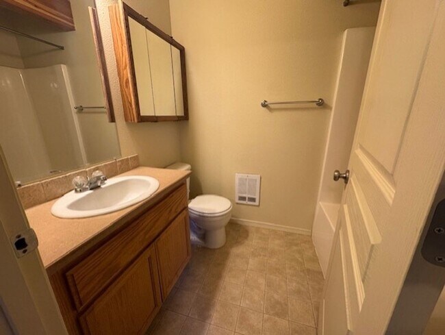 Building Photo - ro17