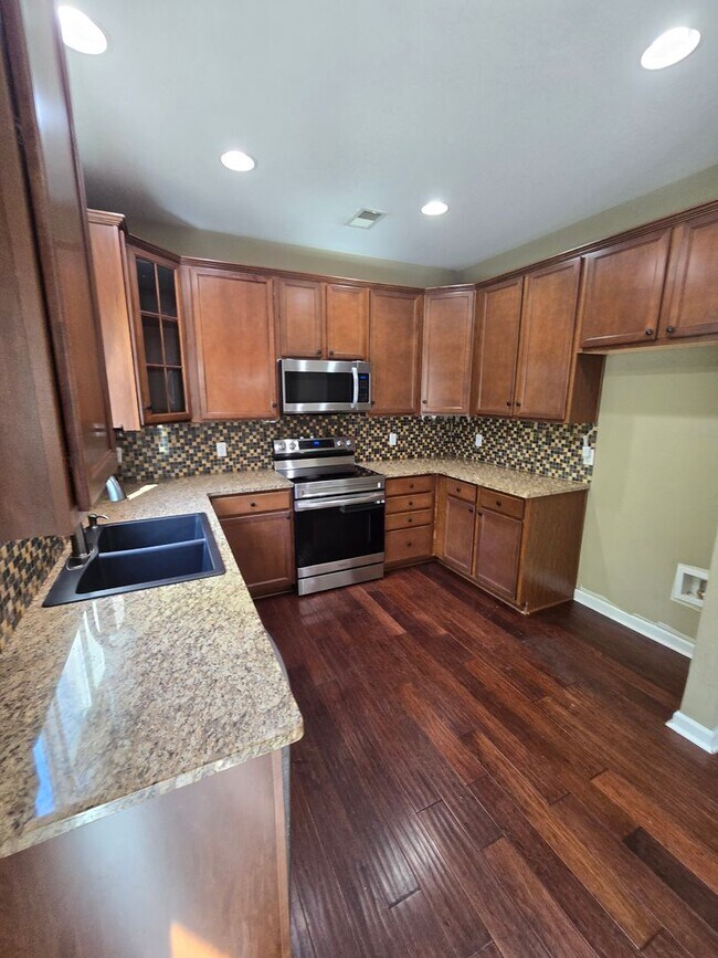 Building Photo - Amazing 3 bedrooms plus a loft, and 2.5 ba...