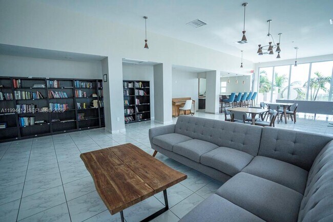 Building Photo - 9225 Collins Ave