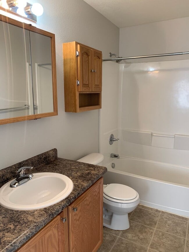 Building Photo - 3 BEDROOM,  2.5 BATHROOM TOWNHOUSE WITH 2 ...