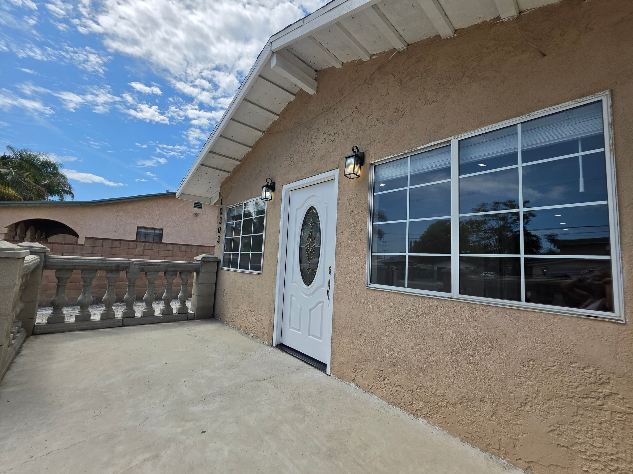 Building Photo - 10303 Arminta St