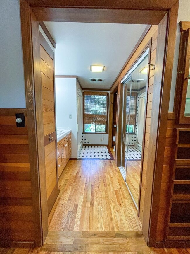 Building Photo - 3Bd/2.5Ba Edmonds Home