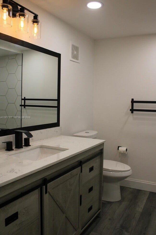 Building Photo - 210 Lakeview Dr