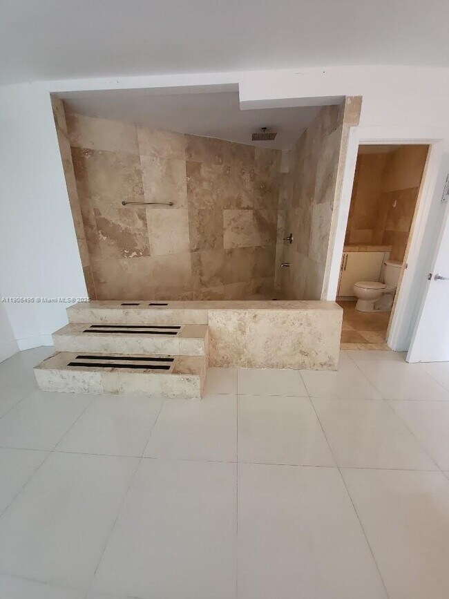 Building Photo - 7707 Hawthorne Ave