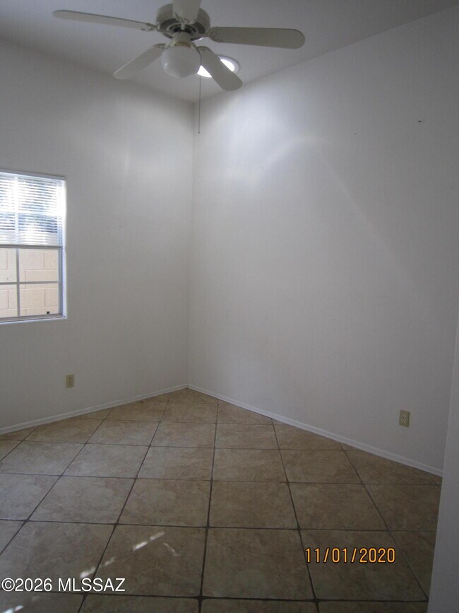 Building Photo - 3331 N Deerspring Ct