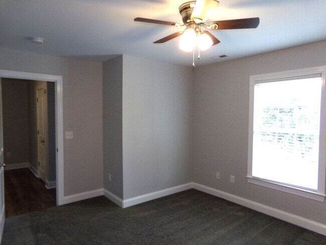 Building Photo - Beautiful Home in Indian Hills