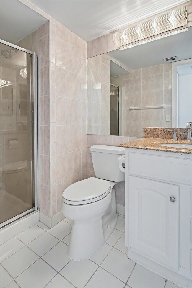 Building Photo - 801 N Ocean Blvd