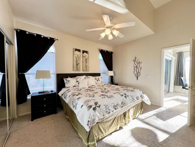 Building Photo - CHARMING FURNISHED OR UNFURNISHED  2BD/2BA CONDO IN HENDERSON! W/ COMMUNITY POOL