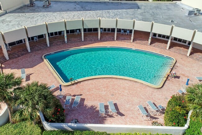 Building Photo - 132 Lakeshore Dr