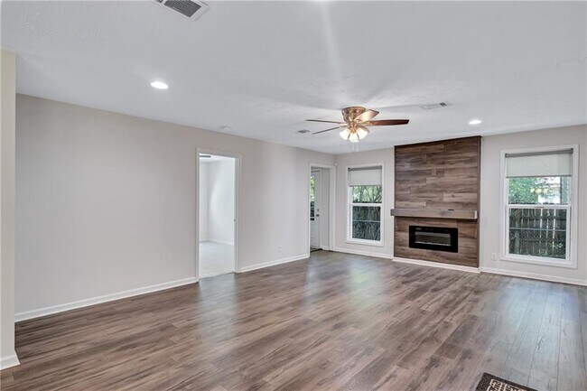 Building Photo - 5772 Lilburn Stone Mountain Rd