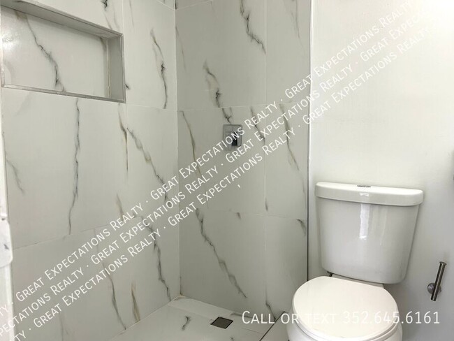 Building Photo - 5844 SE Drew Rd