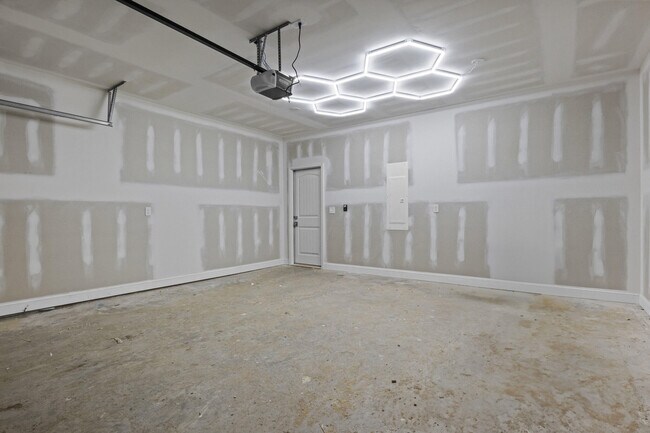Building Photo - 643 E Loudon Ave
