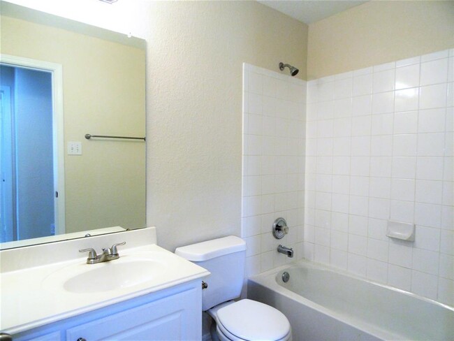 Building Photo - 2115 Summit Meadow Dr