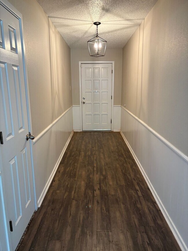 Building Photo - 4 Bed 2 Bath Remodeled Home in Miller Elementary Zone with Solar Panels