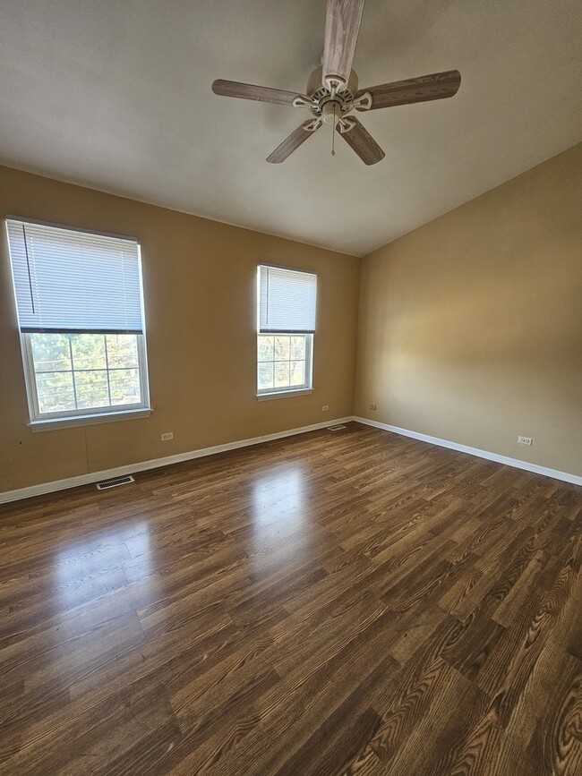 Building Photo - 723 Tiffany Ct