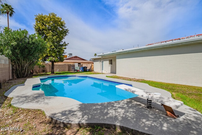 Building Photo - 3917 W Juniper Ave