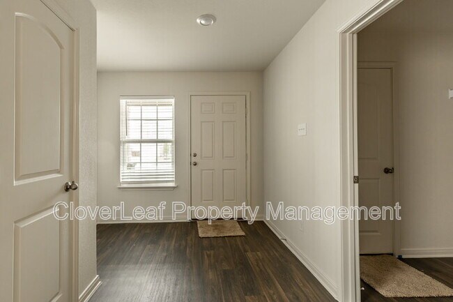 Building Photo - 712 Shoal Crk