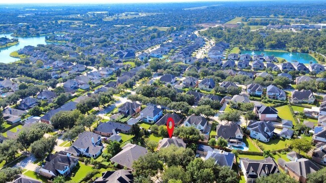 Building Photo - 4422 Roundtree Ln