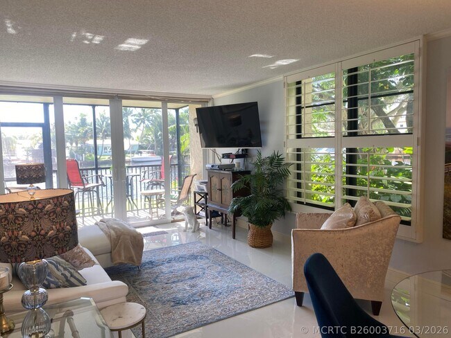 Building Photo - 14 Royal Palm Way