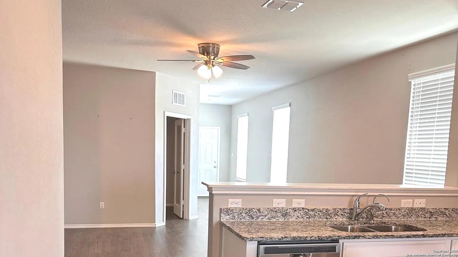 Building Photo - Room in House on Sweetgrass