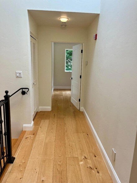 Building Photo - 445 Purisima Way