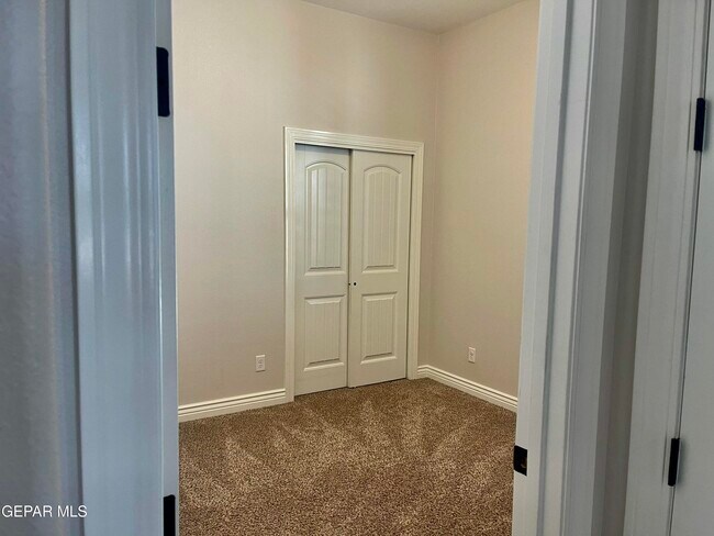 Building Photo - 2849 Tierra Oasis St