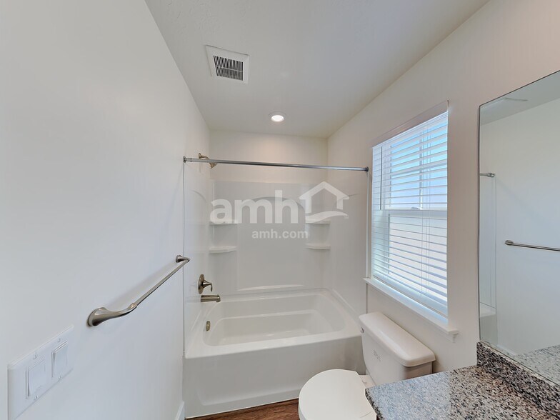 Building Photo - 413 North St