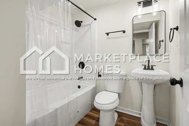 Building Photo - 507 Roxbury Dr