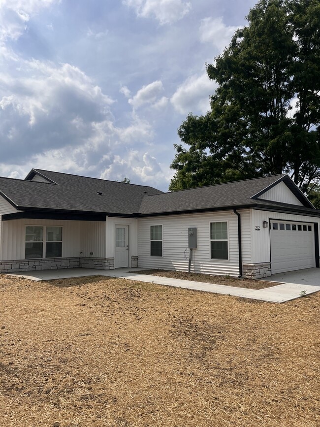 Building Photo - 212 Taylor St