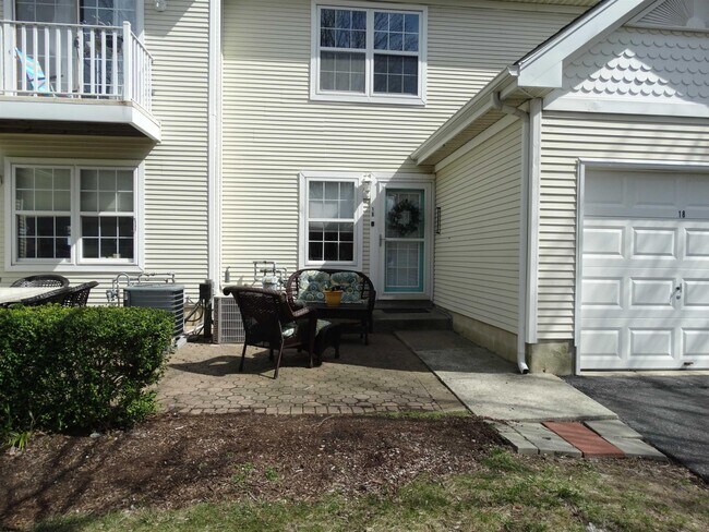 Building Photo - 18 Lighthouse Ct