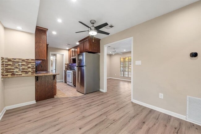 Building Photo - 1009 Alden Dr