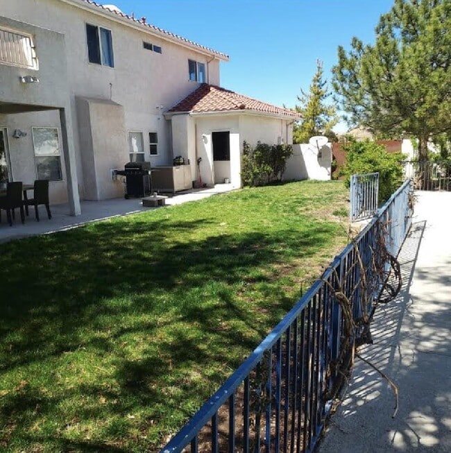Building Photo - 8808 Vallejo Pl NE
