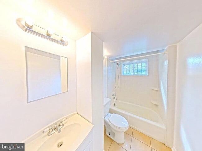 Building Photo - 1012 Loxford Terrace