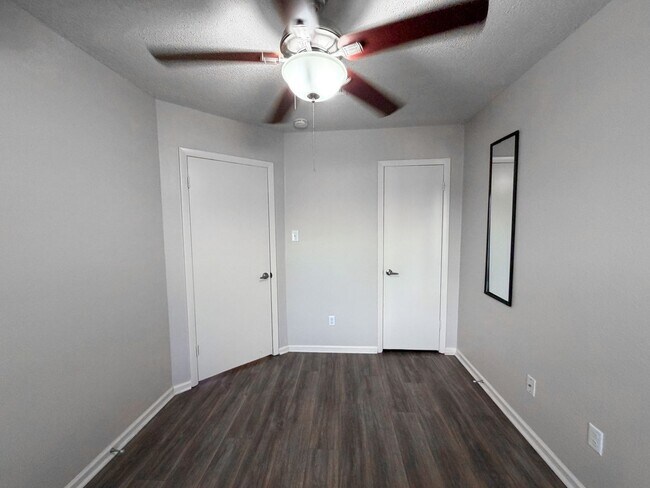 Building Photo - 1009 Markham Ln