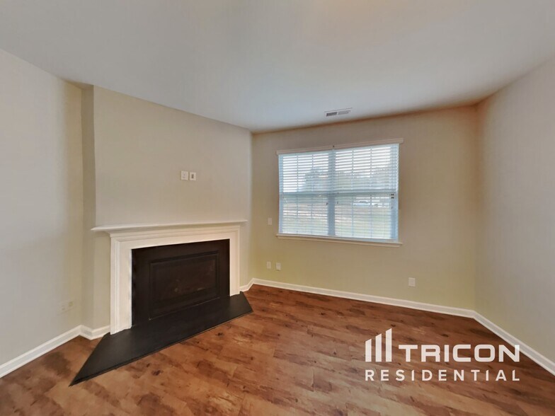 Building Photo - 652 Rose Mallow Dr