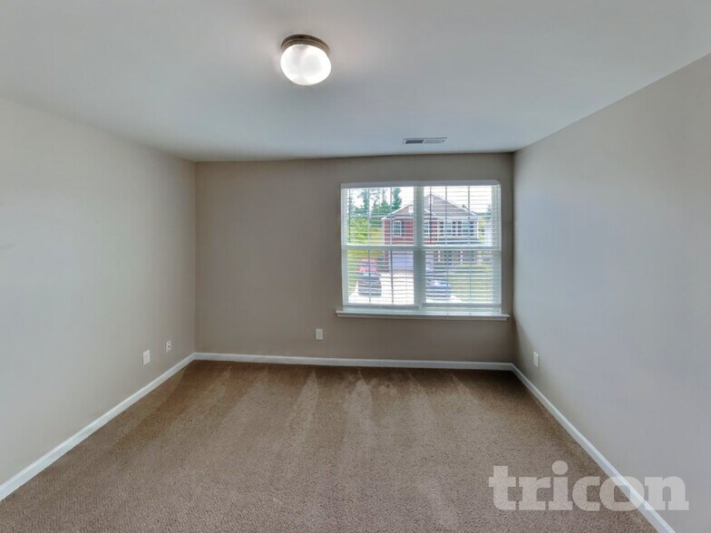 Building Photo - 2020 Longshadow St