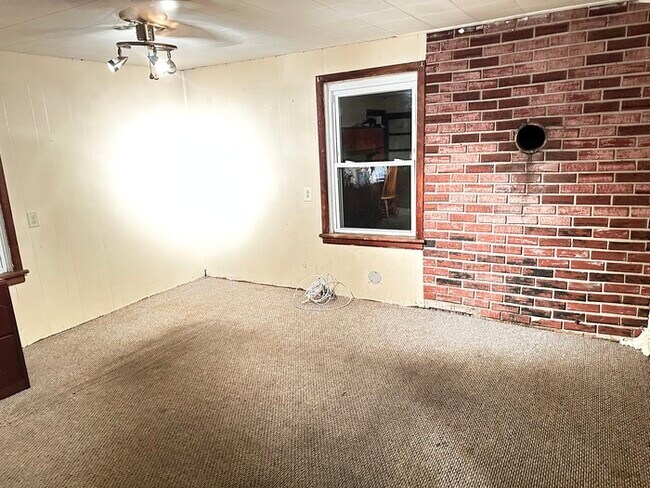 Building Photo - 118 Ripshin Rd