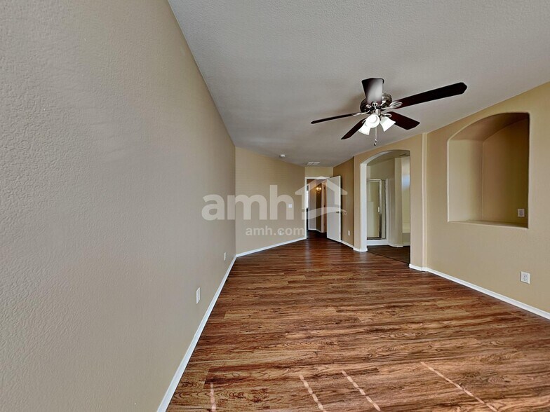 Building Photo - 6222 W Southgate St