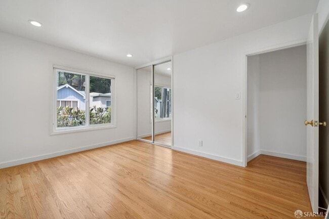 Building Photo - 74 Sunview Dr