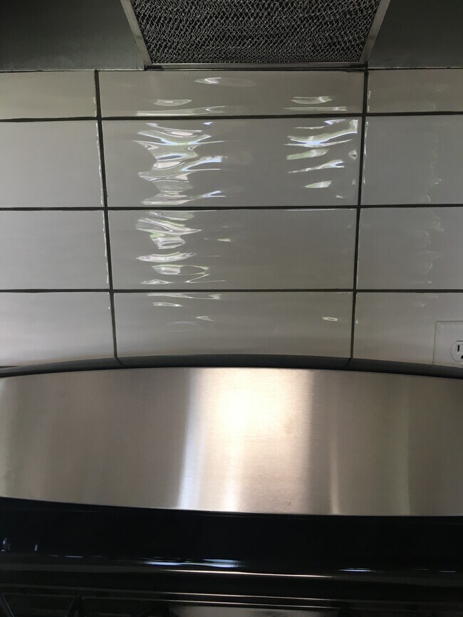 Building Photo - 1530 E 14th St