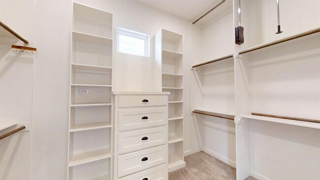 Building Photo - 2405 Vineyard Dr