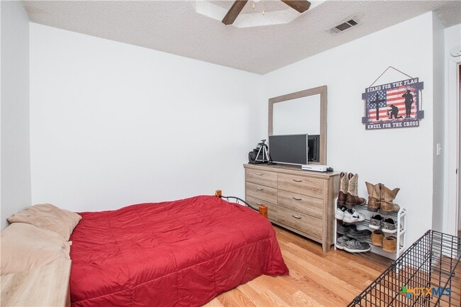 Building Photo - 1410 Windsor Cir