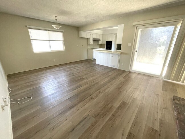 Building Photo - 1704 S Fern Ave