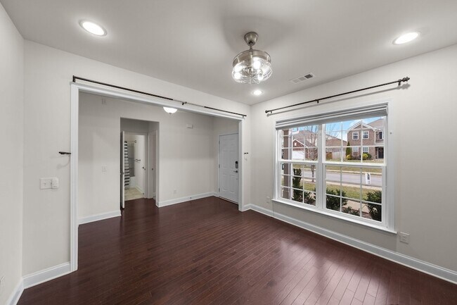 Building Photo - 3002 DaVinci Ct