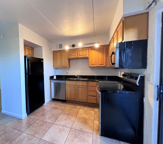 Building Photo - ***MOVE IN SPECIAL**Prime Location in Scot...