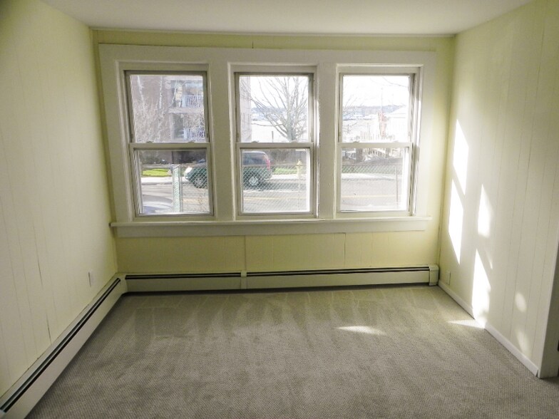 Building Photo - 25 Cove Ave